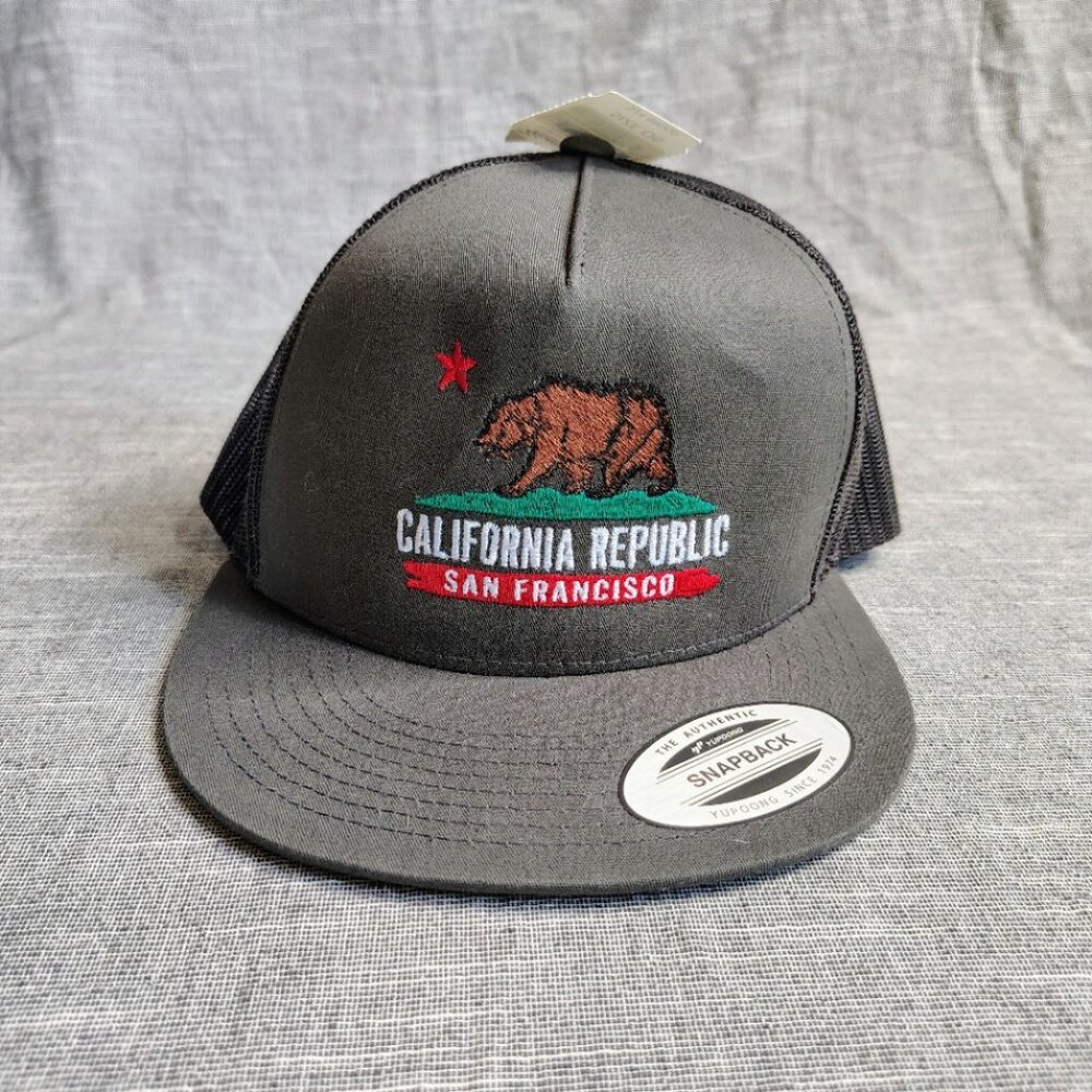California Republic Hat Cap Snap Back Black Mesh Trucker‎ Embroidered Bear Logo